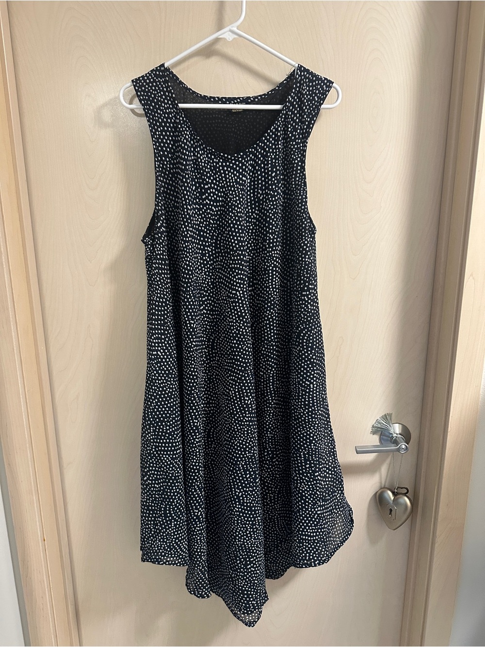 Ana & Rose One Size Black White Polka Dots Sleeveless Handkerchief Hem Flowy